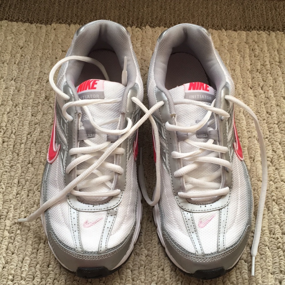 Nike Initiator Sneakers - Size 8, White/Gray